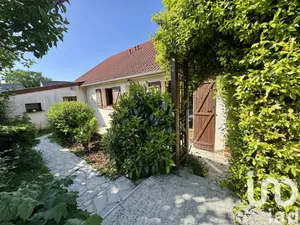 Traditional house at Solers (77111)