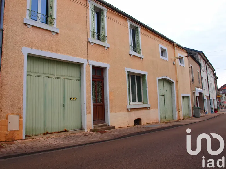 Maison 5 pièces 160 m² · à Bourbonne-les-Bains · 160 m² · 65 000 €