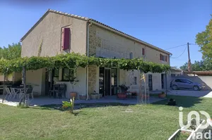 Mas at Althen-des-Paluds (84210)