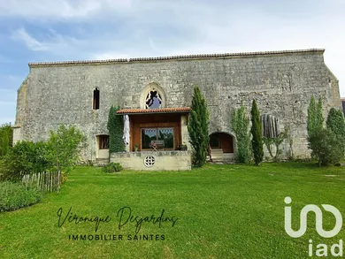 Mansion at Saintes (17100)