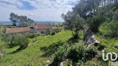 Terrain à Solliès-Ville (83210)