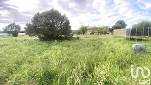 Land at Poulx (30320)