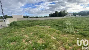 Land at Poulx (30320)