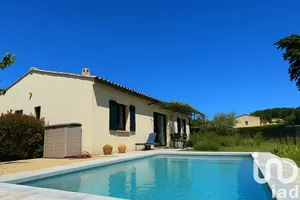 Maison traditionnelle à Baume de Venise (84190)