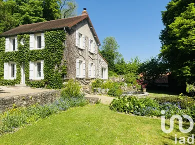 Mansion at Septeuil (78790)