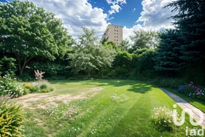 Land at Le Pecq (78230)