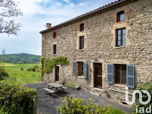 Maison de campagne à Champagnat-le-Jeune (63580)