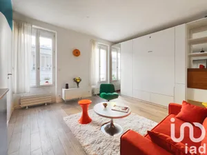Apartment in Paris (75010)