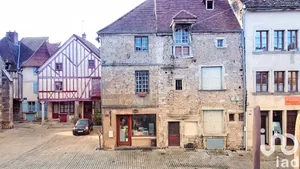 Building at Nolay (21340)