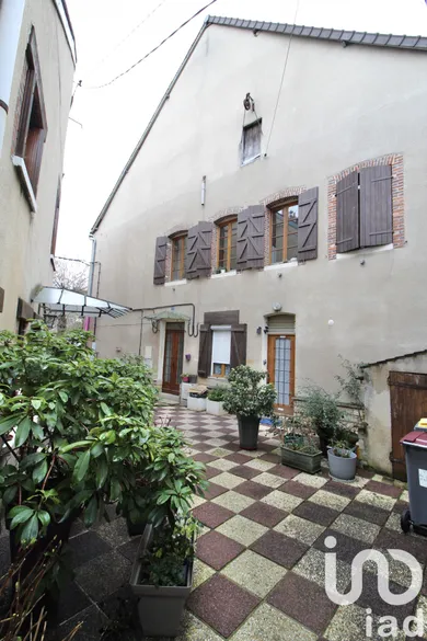 Building at Joigny (89300)