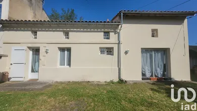 Maison traditionnelle à Les Églisottes-et-Chalaures (33230)