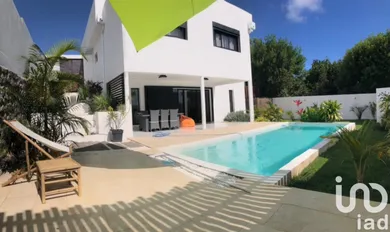 Architectural house at Saint-Pierre (97410)