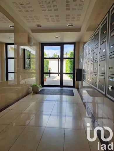 Apartment at Le Mesnil-Saint-Denis (78320) — 12/12