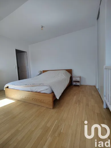 Apartment at Le Mesnil-Saint-Denis (78320) — 8/12