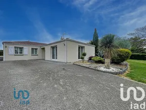 Detached house at Fenioux (79160)