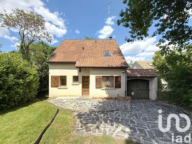 Maison traditionnelle à Saint-Fargeau-Ponthierry (77310)