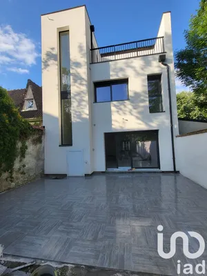 Architectural house at Villiers-sur-Marne (94350)