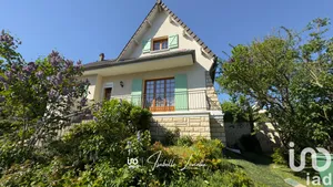 Maison traditionnelle à Auteuil Le Roi (78770)