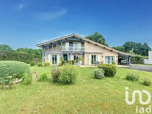 Traditional house at Bascons (40090)