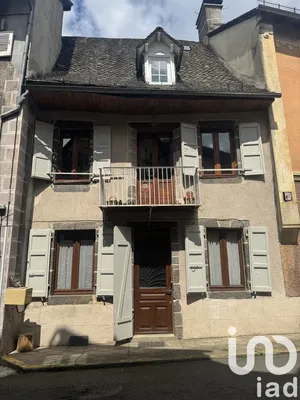 Maison de village à Vic-sur-Cère (15800)