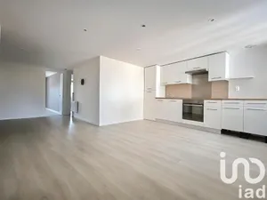 Apartment at Saint-Laurent-de-Chamousset (69930)
