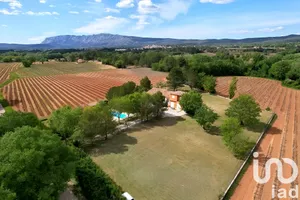 Maison traditionnelle à Pourrières (83910)