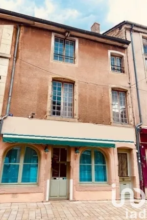 Building at Cluny (71250)