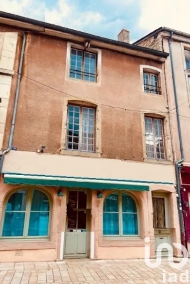 Building at Cluny (71250)