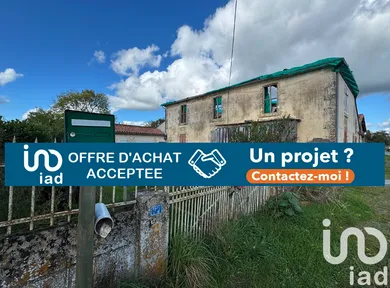 Village house at mervent (85200)