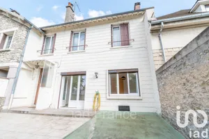 Building at Mantes-la-Jolie (78200)