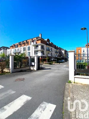 Apartment at Saint-Pierre-du-Perray (91280)