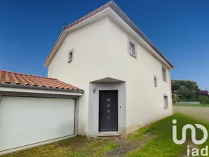 Traditional house at Marclopt (42210)