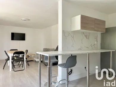 Apartment in Hyères (83400)