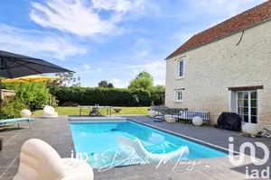 Mansion at Saint-Martin-la-Garenne (78520)