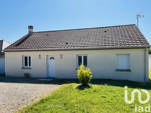Traditional house at Lindry (89240)