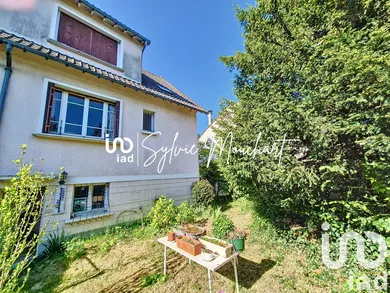 Maison traditionnelle à Le Mesnil-Saint-Denis (78320)