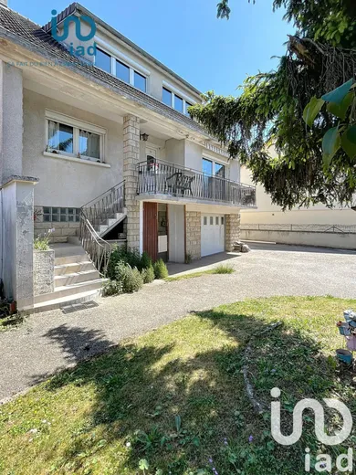 Village house at Saint-Martin-sur-le-Pré (51520)