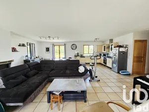 House at La Celle-Saint-Cyr (89116)