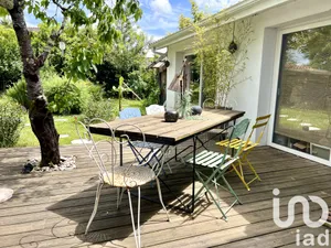 Architectural house in Villenave-d'Ornon (33140)