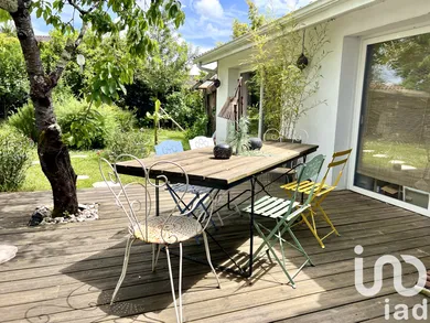 Architectural house in Villenave-d'Ornon (33140)