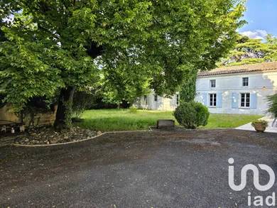 Longere in La Couronne (16400)