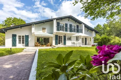 Architectural house in Ascain (64310)