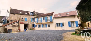 Building at Montereau-Fault-Yonne (77130)