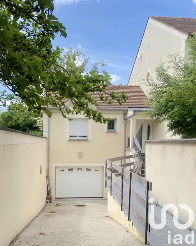 Building at Orsay (91400)