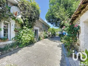 Maison de campagne à Fenioux (79160)