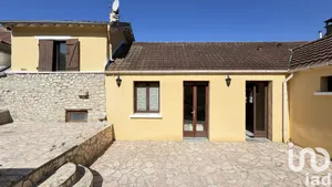 Village house at Vienne-en-Arthies (95510)