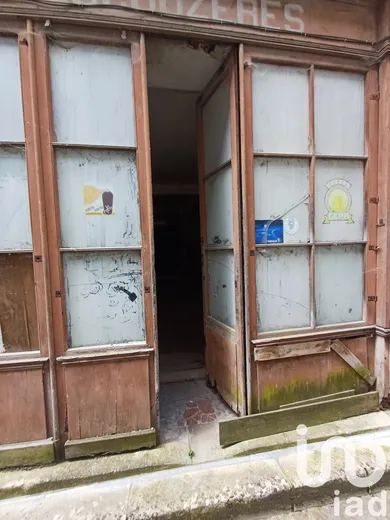 Building at Bazas (33430)