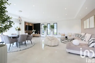 Architectural house in Aureville (31320)