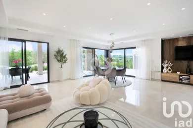 Architectural house at Aureville (31320)