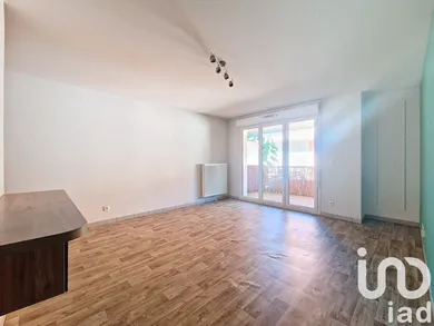 Apartment at Villenave-d'Ornon (33140)